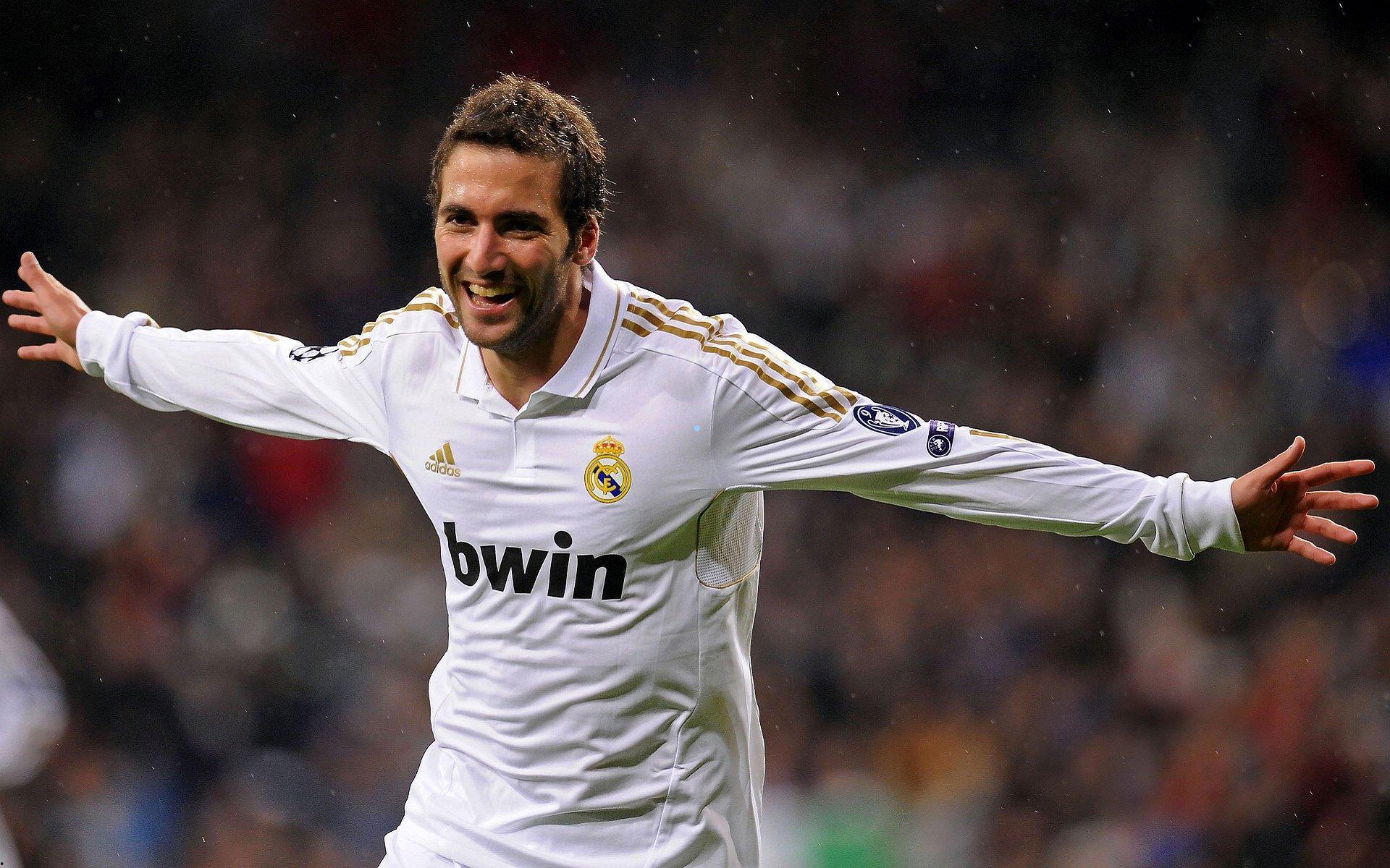 贡萨洛-加西亚帽子戏法光芒四射,皇马力克贝蒂斯他荣膺最佳球员