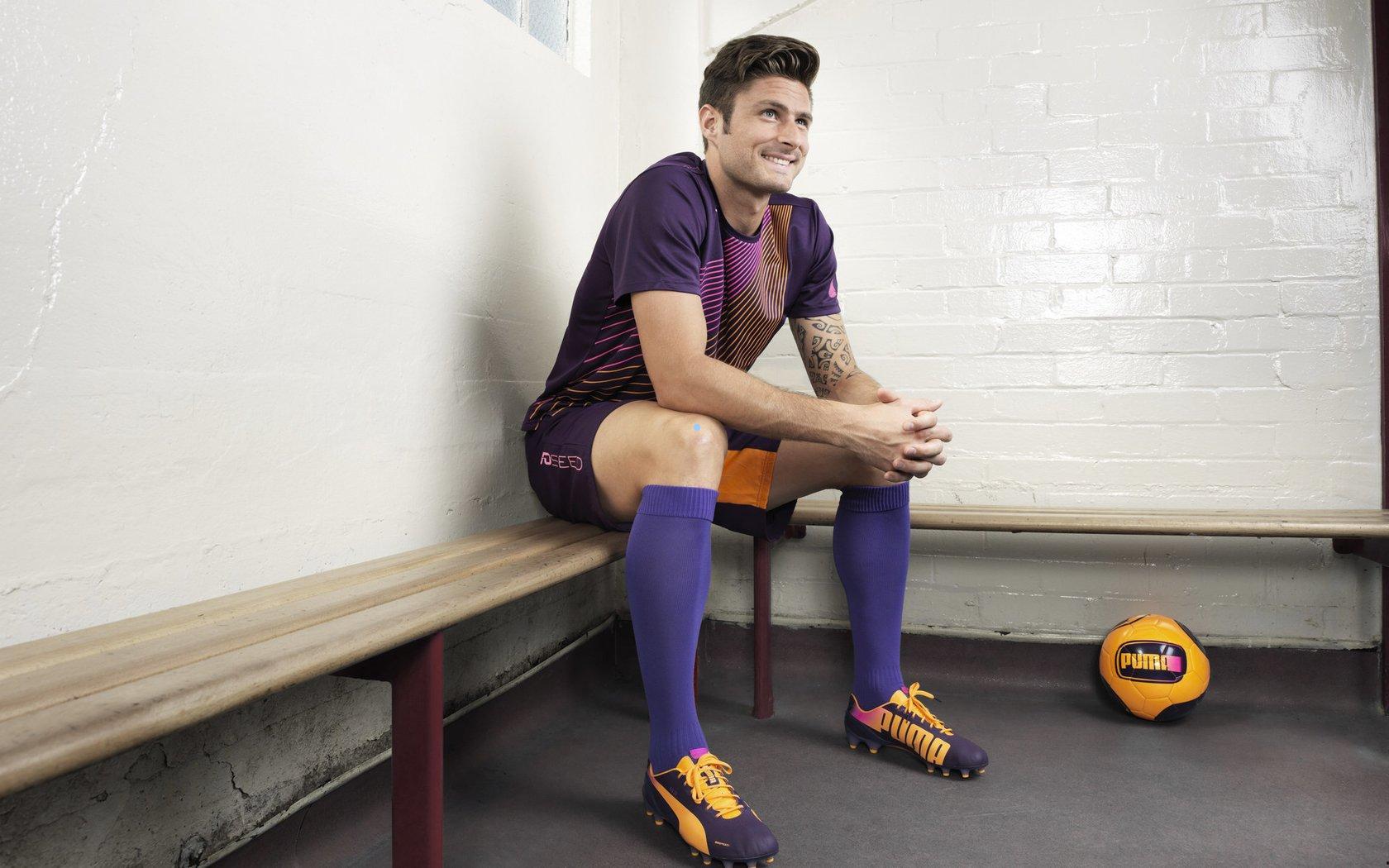 感动!姆巴佩SIU庆祝致敬C罗,盛赞其为榜样与皇马传奇