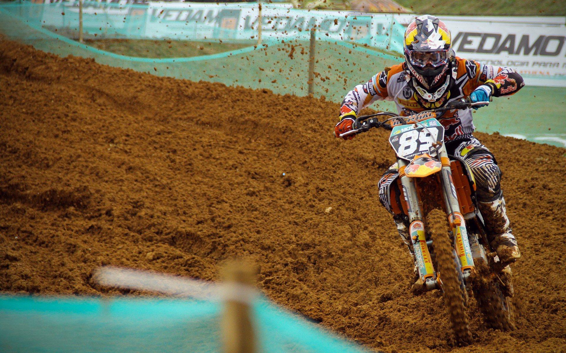 开云综合服务_欧洲足坛转会动态，卡尔示好皇马，曼城巴萨引援竞速，索帅复出迷雾重重