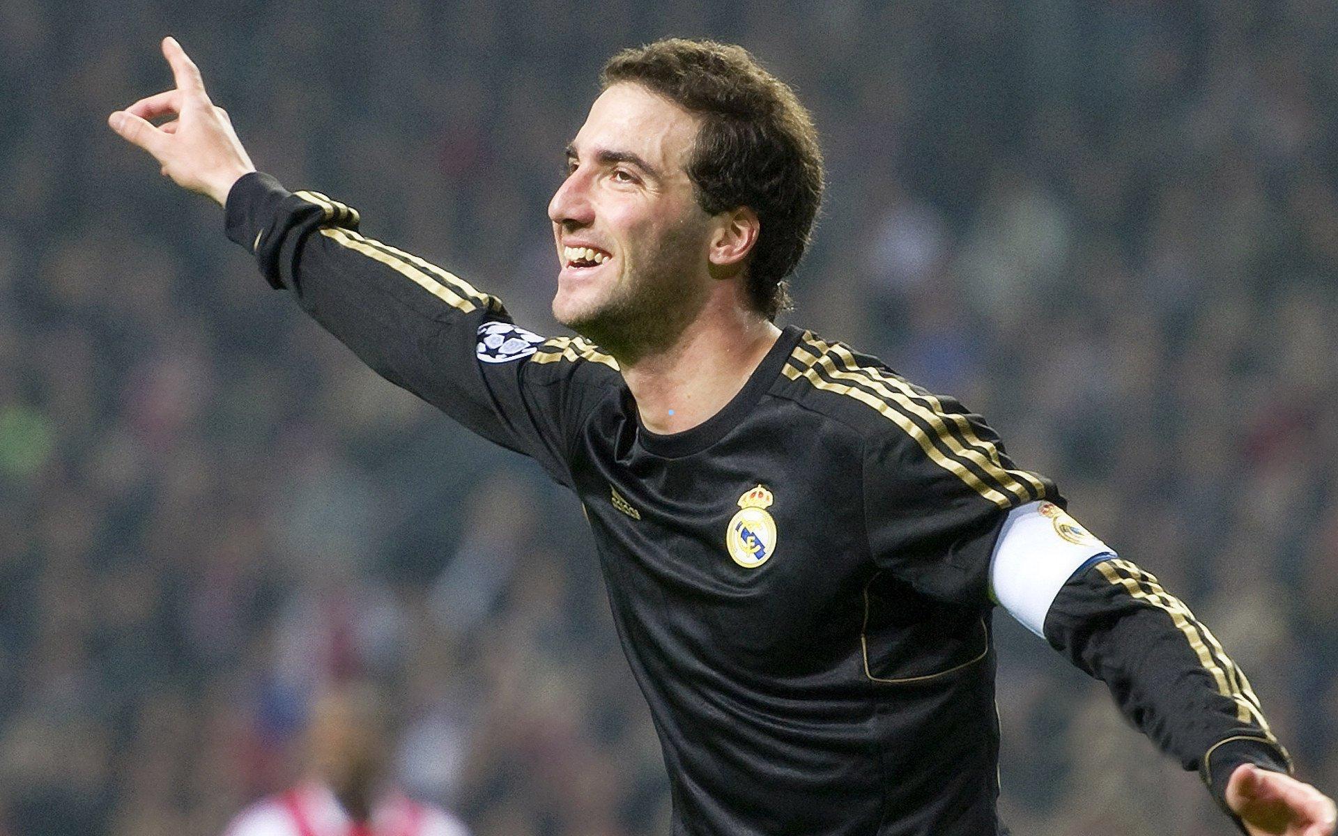 开云官方平台-60分钟换下B费引发轩然大波，战术选择错误，责任难题待解